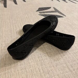 Gucci Women's Black Logo Flats